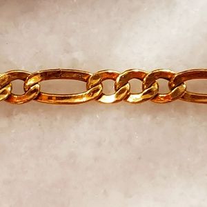 8 INCH 14K Gold Figaro style bracelet. Clasp in working order.